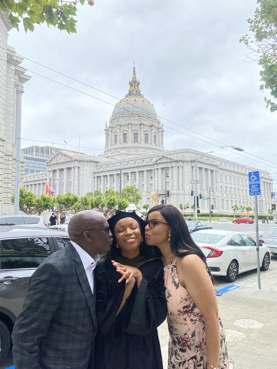 BMCPharmRes's tweet photo. #PharmRes Intro Temi Sofeso PGY1 Res
SOP:@ucsfpharmacy
Professional ❤️EM & Tox
Fun: Working out, new restaurants, concerts & spending time w/ family/friends
#WhyBMC: because of commitment to providing equitable & inclusive care. felt I would grow clinically & professionally https://t.co/PIEuOb1Cuo