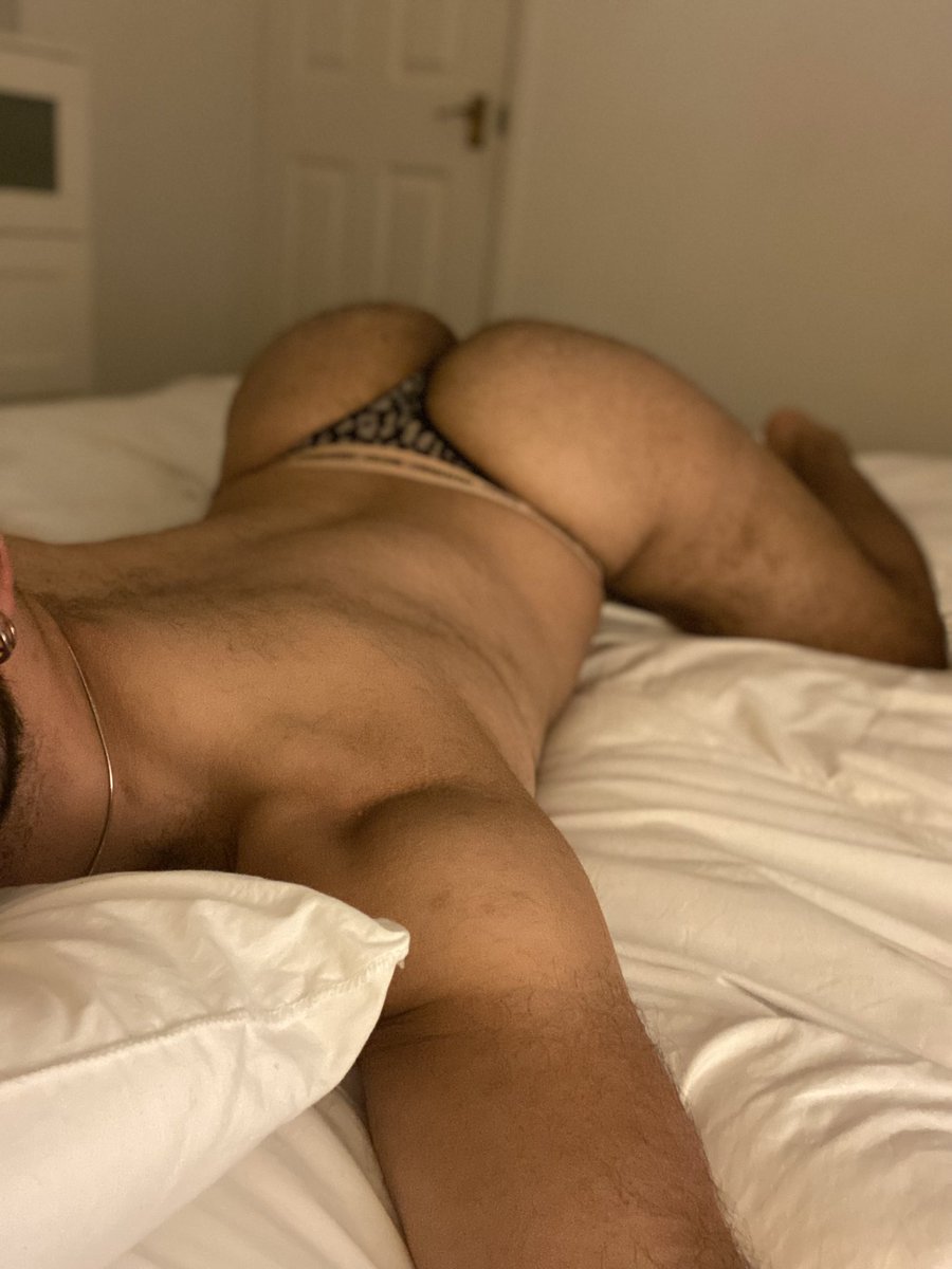 kinkSub7's tweet photo. I wonder what will happen if someone asks me to take my pants off at work  #masculinityThursday https://t.co/ASLfxqaPEC