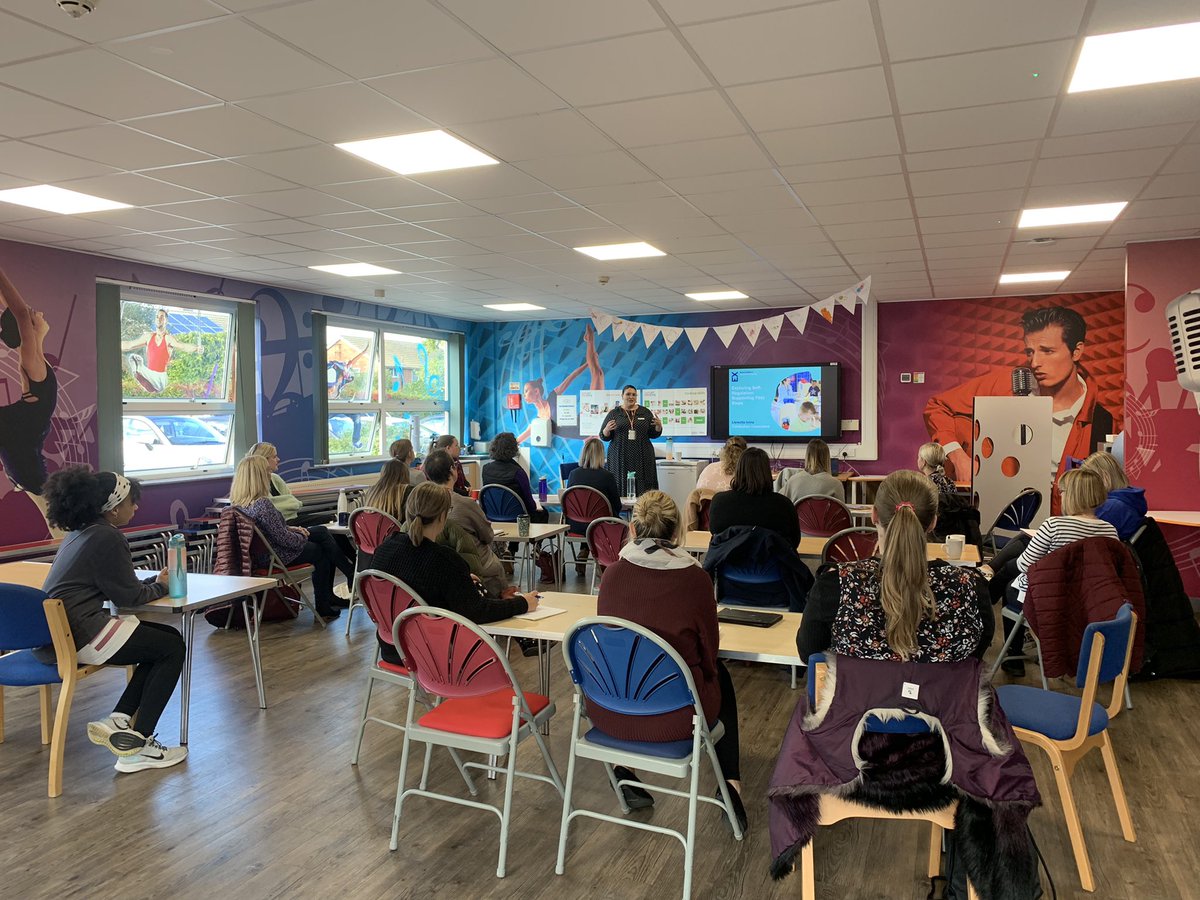 Now onto ‘Exploring Self-Regulation: supporting first steps’ thank you so much <a href="/LlewellaEEx/">Llewella Ivins</a> <a href="/EarlyExcellence/">Early Excellence</a> #eyfs