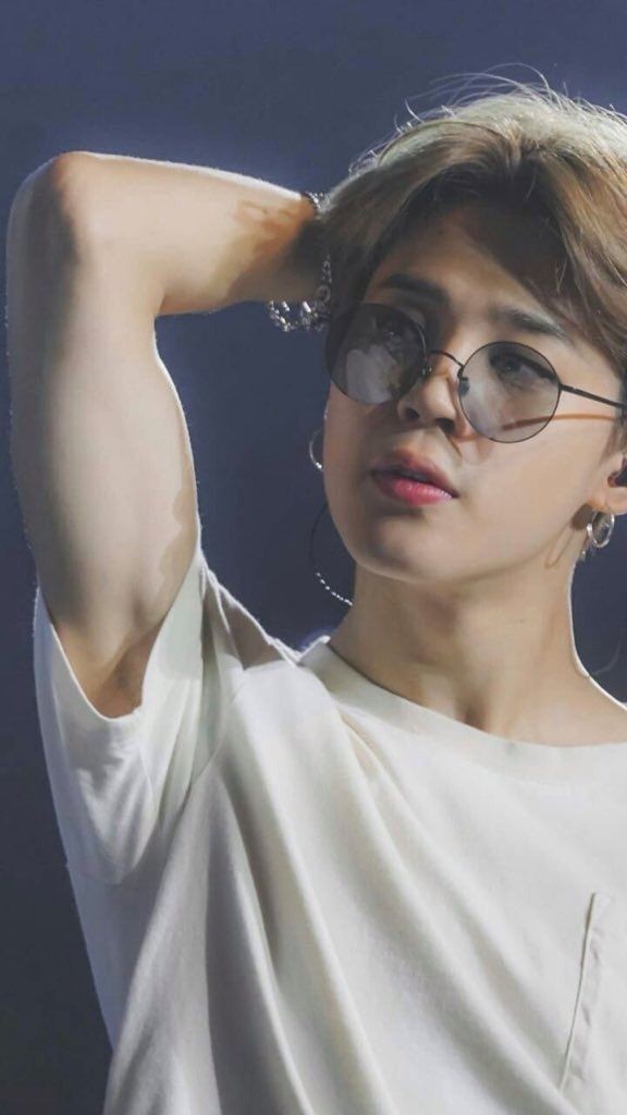 Twoteen__22's tweet photo. @pazzzyyyyy @m_trinaa @lei_rodriguez #happyjiminday https://t.co/dgEi8cZfNP