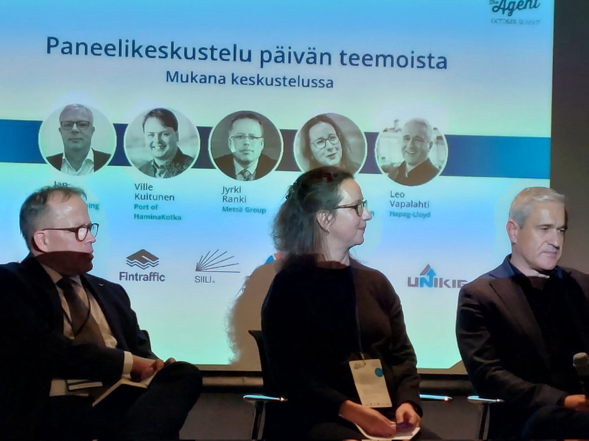 HannaHietala4's tweet photo. #calltheagent -pÀivÀ paneelikeskustelussa @MetsaGroup:n Jyrki Ranki korosti, ettÀ meriliikenteen digitalisaation pitÀÀ ulottua myös maalle ja asiakkaalle, koko ketjuun siis. https://t.co/W7ubXkO7WY