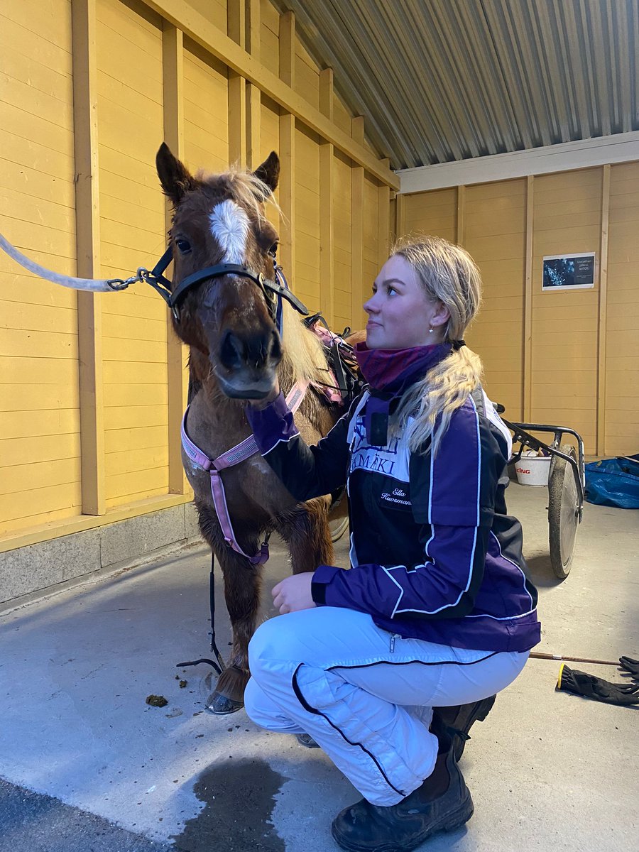 Ponilähdön parhaat: Keijunen ja Ella Kuosmanen! 

Kontiolahden ponin vuoden avausvoitto tuli tuloksella 2.44,8. #ravit
