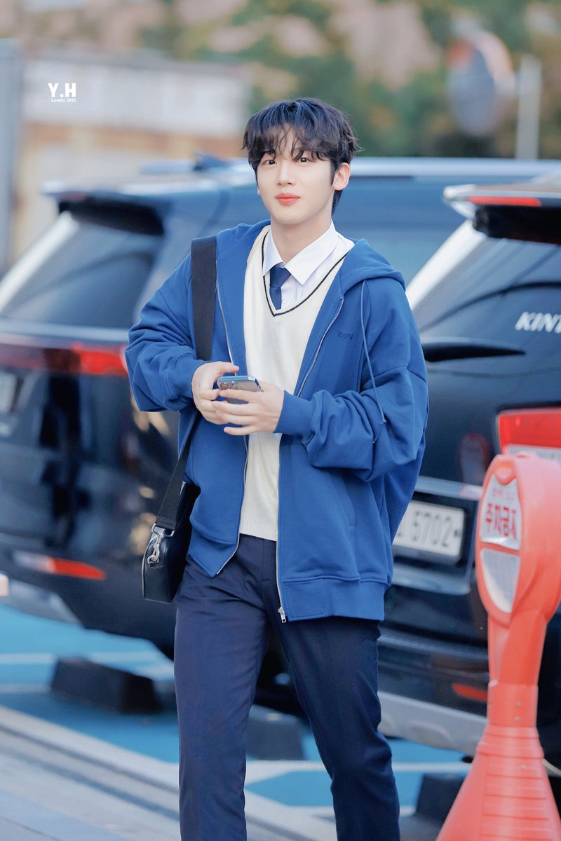 Lovefix_0922's tweet photo. 221013  아형 출근

등굣길에 잘생긴 고딩 발견 💙

#김요한 #요한 #yohan #KIMYOHAN #ヨハン #キムヨハン #WEi #위아이 @WEi__Official https://t.co/LxgxDELF7I