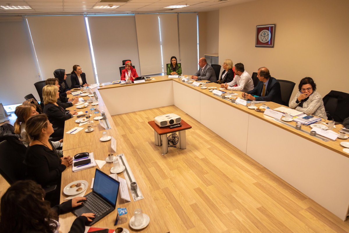 Genel Müdürümüz <a href="/EsraCeceli/">Esra Ceceli İslam</a> başkanlığında Otizm Spektrum Bozukluğu alanında faaliyet gösteren sivil toplum kuruluşları ile birinci istişare toplantısı gerçekleştirildi. 
<a href="/tcailesosyal/">T.C. Aile ve Sosyal Hizmetler Bakanlığı</a> <a href="/deryayanikashb/">Derya Yanık</a>