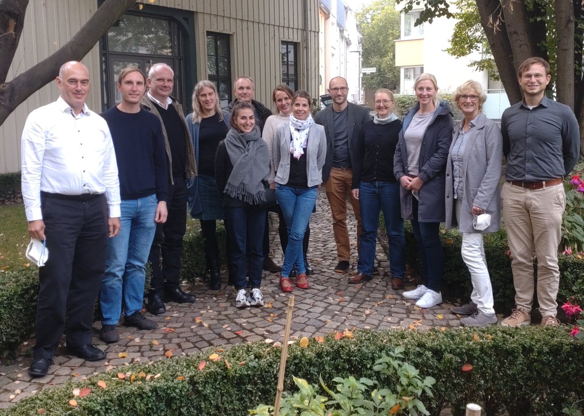 Dagmar Krefting (@kreftingdagmar) on Twitter photo Interdisziplinärer Austausch at it's best: Die Kohorten-AG des Deutschen Zentrums für Kinder-und Jugendgesundheit #DZKJ und @NFDI4Health trafen sich heute an der <a href="/uniGoettingen/">Uni Göttingen</a>, um Anforderungen an den Studyhub zu diskutieren. Metadaten & Usability standen im Fokus. <a href="/MI_UMG/">Institut f. Medizinische Informatik, priv. Account</a> Interdisziplinärer Austausch at it's best: Die Kohorten-AG des Deutschen Zentrums für Kinder-und Jugendgesundheit #DZKJ und @NFDI4Health trafen sich heute an der <a href="/uniGoettingen/">Uni Göttingen</a>, um Anforderungen an den Studyhub zu diskutieren. Metadaten & Usability standen im Fokus. <a href="/MI_UMG/">Institut f. Medizinische Informatik, priv. Account</a>