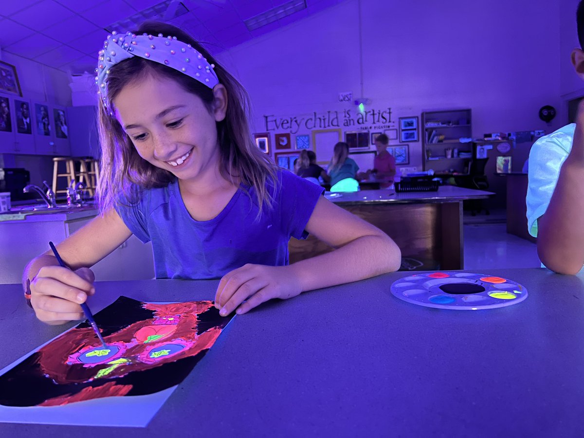 MrsFoht's tweet photo. Glow Painting! https://t.co/iX4DhXAoKS