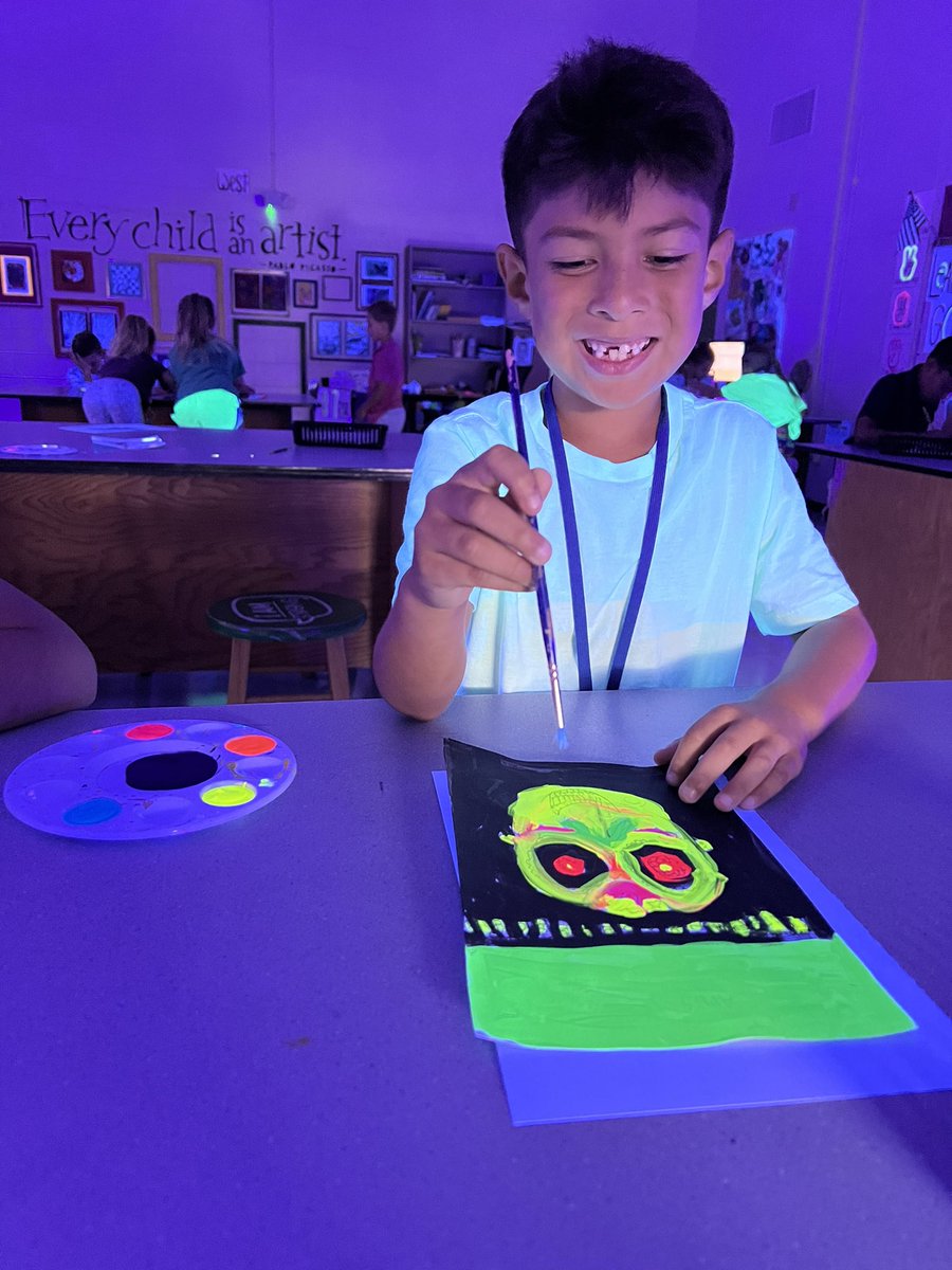 MrsFoht's tweet photo. Glow Painting! https://t.co/iX4DhXAoKS