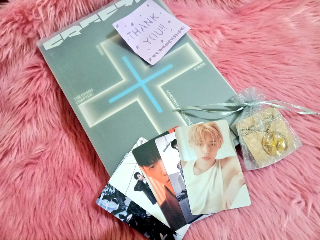 ryulovestxt's tweet photo. You finally found your home 🥹💙 thank you for buying my extra copy!! Unoff pcs and a resin necklace for you 💙 https://t.co/TvEMNM2Rix