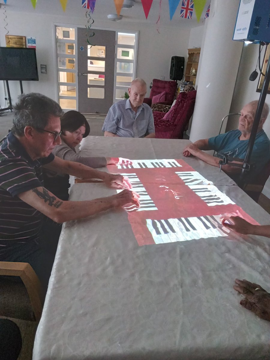 NortonHouseCH's tweet image. #Magictable#
#Playingpiano#
AnchorLaterLife