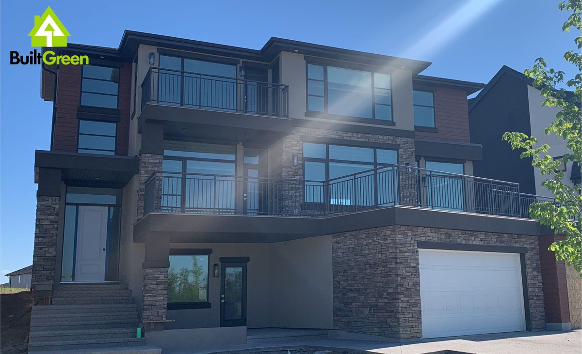 BuiltGreenCan's tweet photo. Another #BuiltGreenPlatinum certification goes out to @LegacySignature! Demonstrating their commitment to #sustainablebuilding this home includes #greenfeatures & practices, like triple-glazed windows with low-E, #highefficiency appliances, and an #electricvehicle charger! https://t.co/XlTXSdQdu0