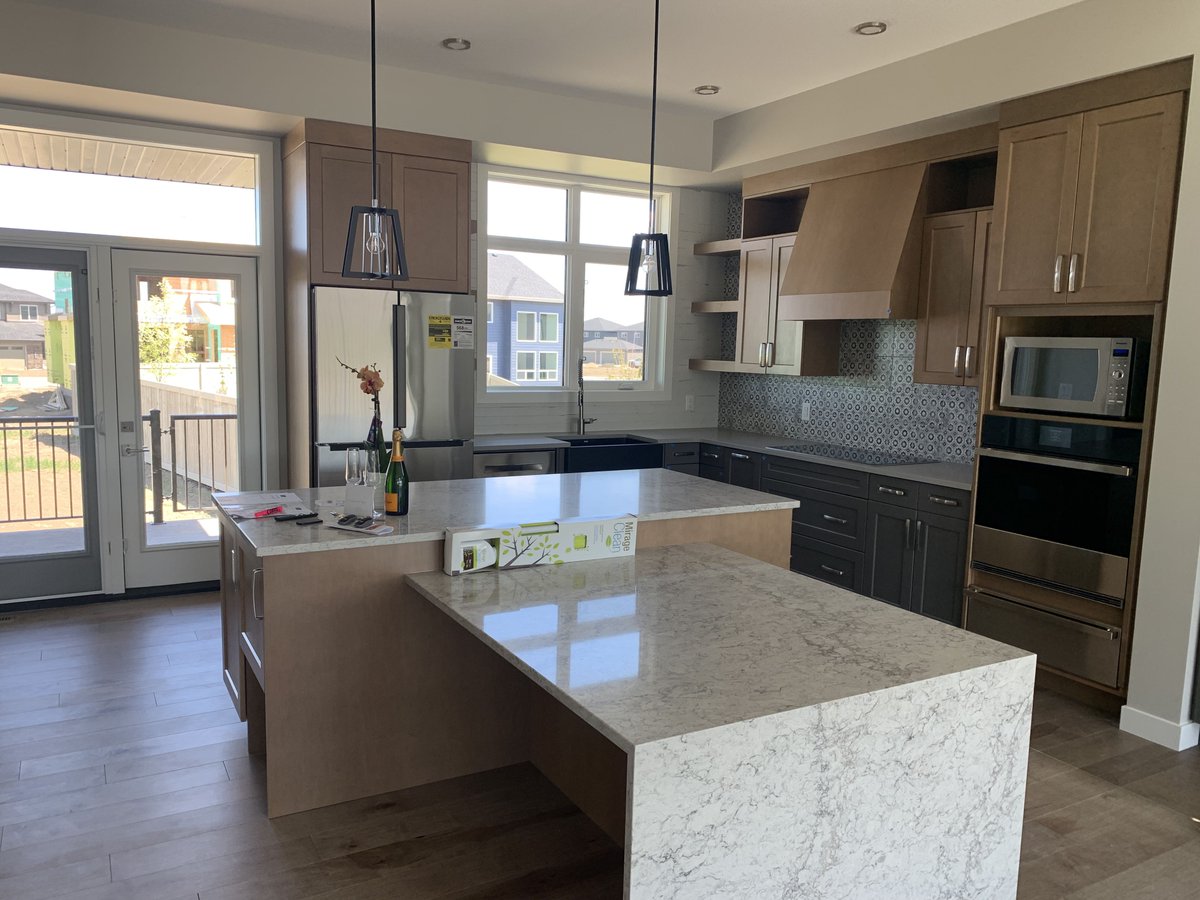 BuiltGreenCan's tweet photo. Another #BuiltGreenPlatinum certification goes out to @LegacySignature! Demonstrating their commitment to #sustainablebuilding this home includes #greenfeatures & practices, like triple-glazed windows with low-E, #highefficiency appliances, and an #electricvehicle charger! https://t.co/XlTXSdQdu0