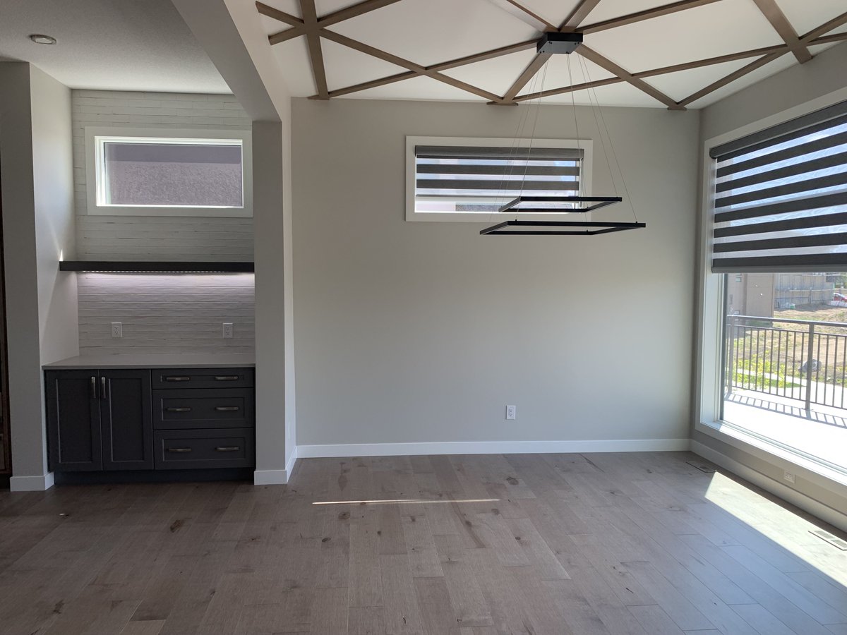 BuiltGreenCan's tweet photo. Another #BuiltGreenPlatinum certification goes out to @LegacySignature! Demonstrating their commitment to #sustainablebuilding this home includes #greenfeatures & practices, like triple-glazed windows with low-E, #highefficiency appliances, and an #electricvehicle charger! https://t.co/XlTXSdQdu0