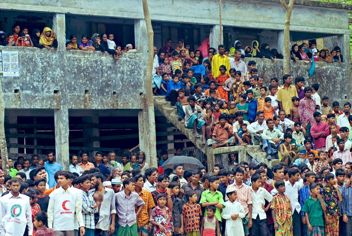 SwedenAmbBD's tweet photo. #PreventionSavesLives! On #DRRDay we dedicate our next story from ”#SwedenBangladesh:50 years through 50 stories” to the 🇸🇪🤝🇧🇩 cooperation in #DisasterReduction, including the construction of thousands of #EarlyWarning-systems &amp; cyclone shelters.  

👉🏼 https://t.co/6t79GFvkNS https://t.co/bICN9BJuQ5