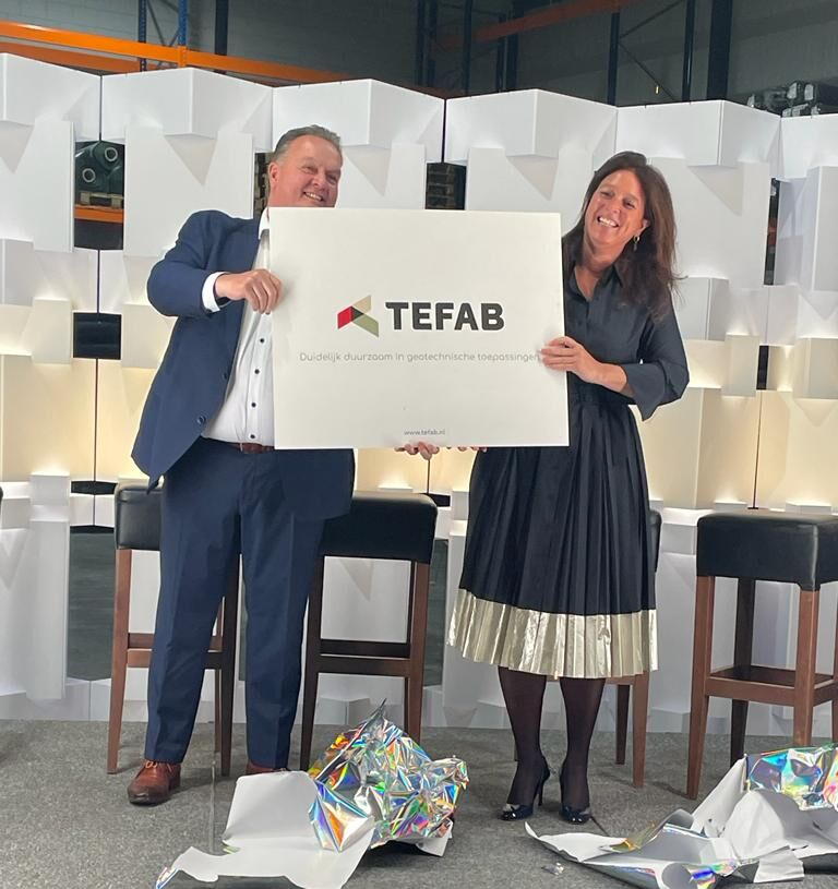 Officiële opening en TEFAB als nieuwe naam voor T&amp;F! 

Honderden aanwezigen uit de Grond-, Weg en Waterbouw maakten tijdens de officiële opening kennis met de ambities van TEFAB: Duidelijk duurzaam in geotechnische toepassingen.

Meer weten? Kijk op tefab.nl