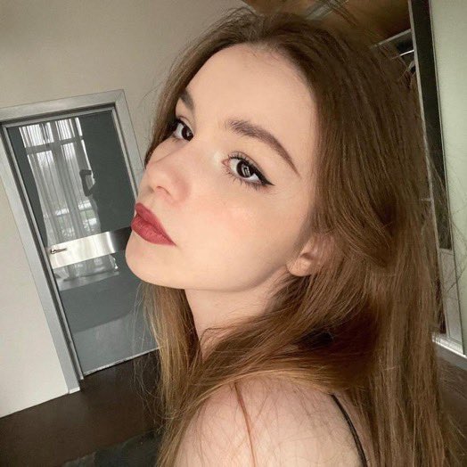 halfbmap's tweet photo. nome: alice fortescue
idade: 18
sexualidade: pansexual 
casa: lufa-lufa
pronomes: ela/dela
user: @fortzscue 
shape: @/sosihue no ig https://t.co/TEnkPZ4WKl