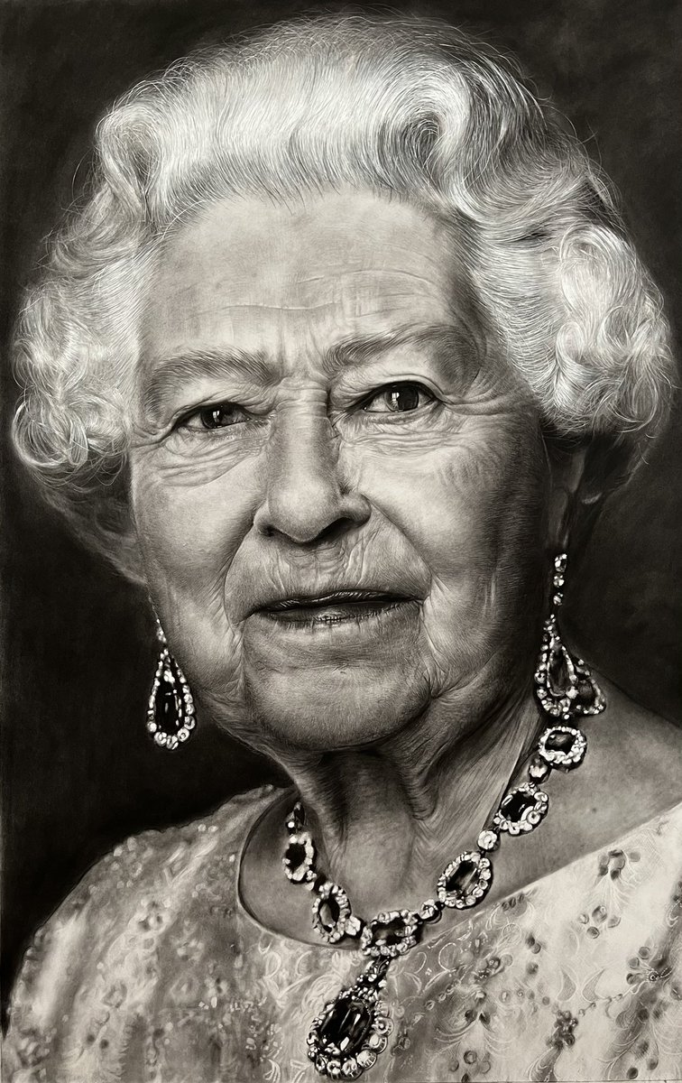 Nouveau dessin ⚠️ un hommage à la reine Élisabeth II👑 ( 107/70cm / 100h de travail ). J’espère que vous prendrez le temps de le faire voyager jusqu’à nos amis anglais svp 😘  #queenelizabeth #Queen #royalfamily #dessin #drawing #draw