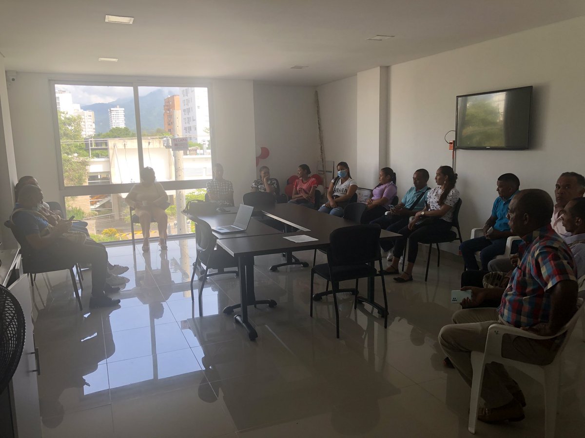 carguichurio's tweet photo. Sujetos de reparación Colectiva Guacochito y el perro ,se toman oficinas de la Unidad de Victimas por la suspensión de la actividades del plan reparación Colectiva  @Valleduparr @UnidadVictimas @petrogustavo @FranciaMarquezM https://t.co/ExBWZT7BUo