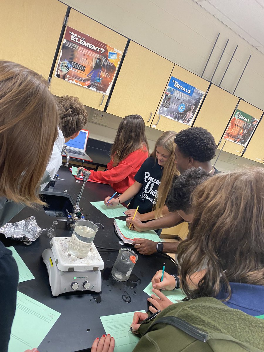 PrincipalRVRHS's tweet photo. Doing some hands on Chem work today with @collsphysistry &amp; students. Learning about relationships between temp, pressure, and volume of gasses

#RVPride ⚛️🧪🌬🧊 https://t.co/mhEX8GpP6W