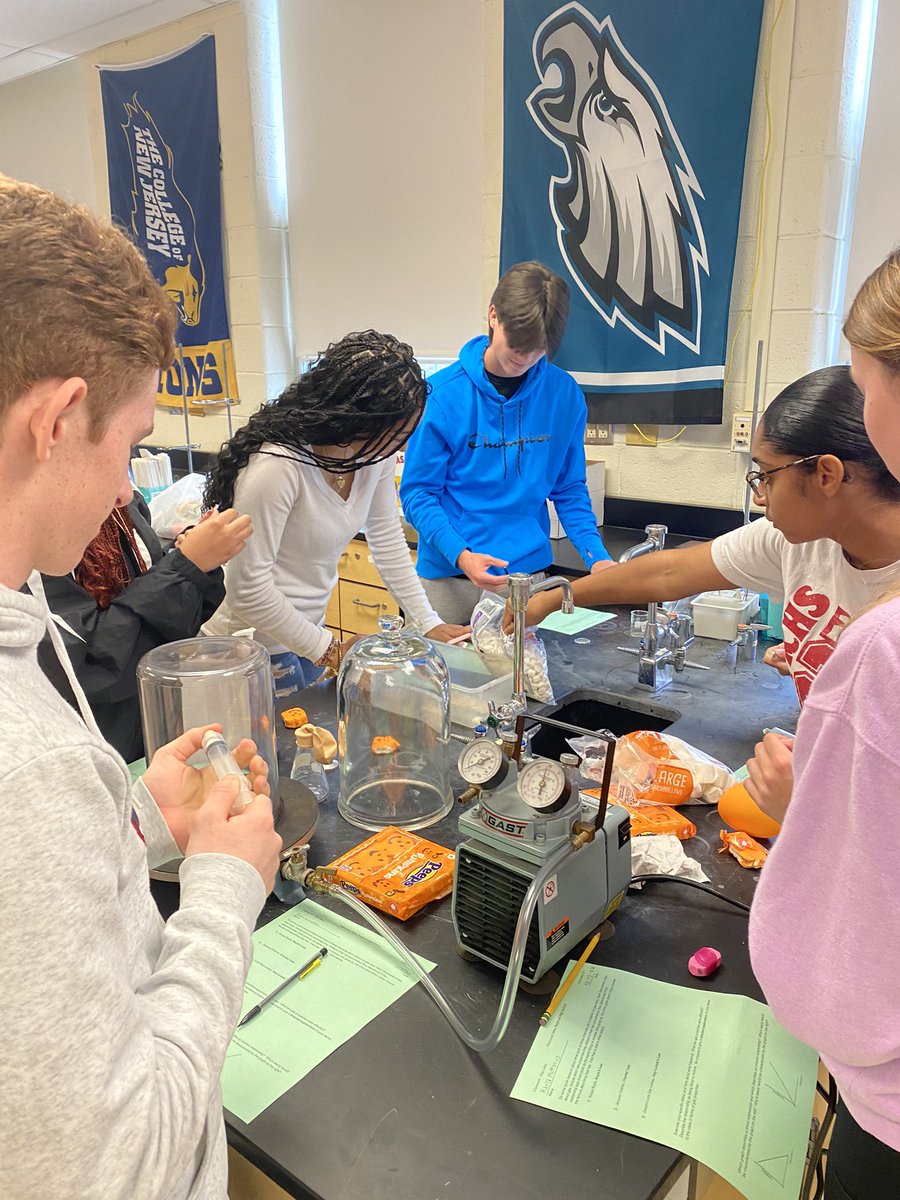 PrincipalRVRHS's tweet photo. Doing some hands on Chem work today with @collsphysistry &amp; students. Learning about relationships between temp, pressure, and volume of gasses

#RVPride ⚛️🧪🌬🧊 https://t.co/mhEX8GpP6W