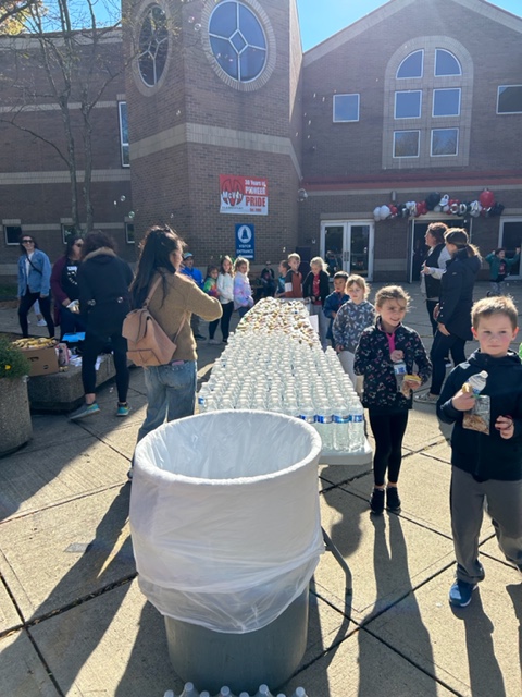 Beautiful day for the 2022 Walk-a-thon!! ☀️☀️
Even Rocky showed up to get some exercise in!! 
Grateful for all of our PTA volunteers! 
<a href="/WCSOH/">Westerville Schools</a> #WCSWhereUBelong #WalkAThon