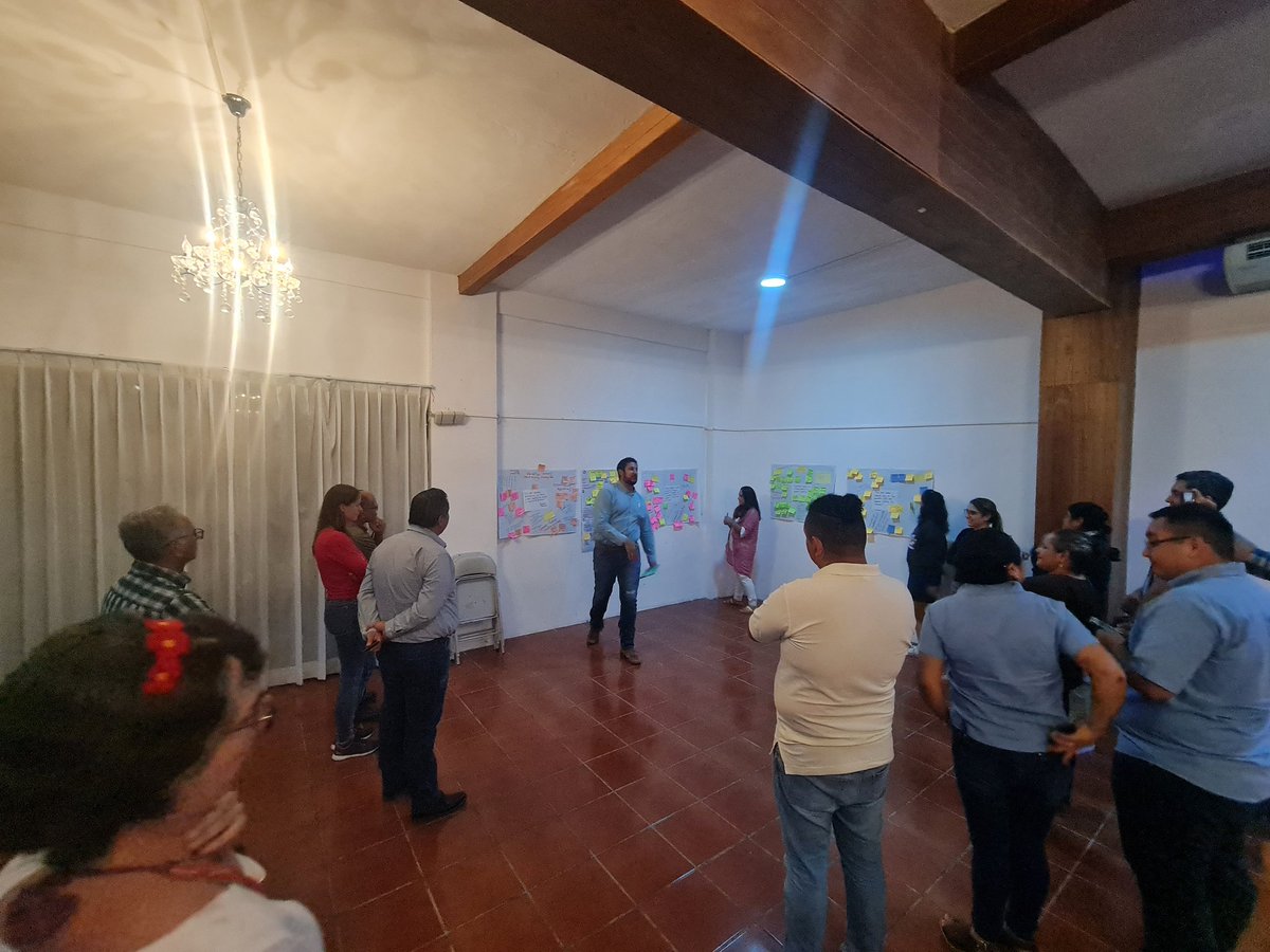 Rpuebloviejomx's tweet photo. Tercer día de el "primer encuentro regional en ganadería sostenible del proyecto comunidades prosperas y sostenibles".
#ganaderiaregenerativa
#ranchoagroecológico
#Itsnotthecowitsthehow
@Mexico_TNC
@nuupagro
@Agroforest_JAL
@anguslosfresnos https://t.co/BBVtzl6tiR