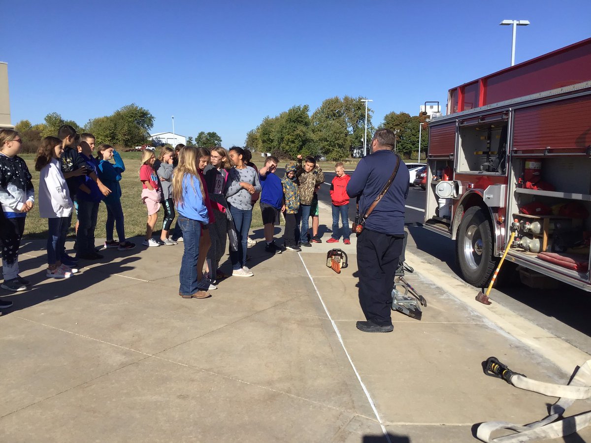 My5thGrade's tweet photo. We enjoyed learning from our local firefighters @USD449 https://t.co/hlhYjeE6Zd