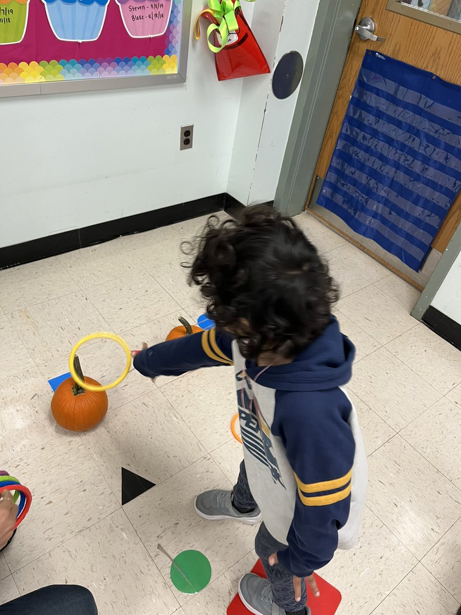 MissTaylorPrek's tweet photo. Pumpkin fun! 🎃🎃🎃 https://t.co/koV1IrwcsT