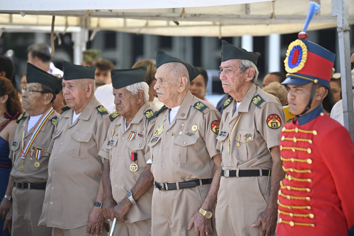 GoberNorte's tweet photo. En el marco de la conmemoración del Día del Veterano, la Gobernación exaltó y brindó reconocimiento a 60 miembros de la fuerza pública en retiro, resaltando su vocación, entrega y servicio a la patria, ustedes son los arquitectos de este proyecto llamado Democracia. https://t.co/jbAnWwG5qQ