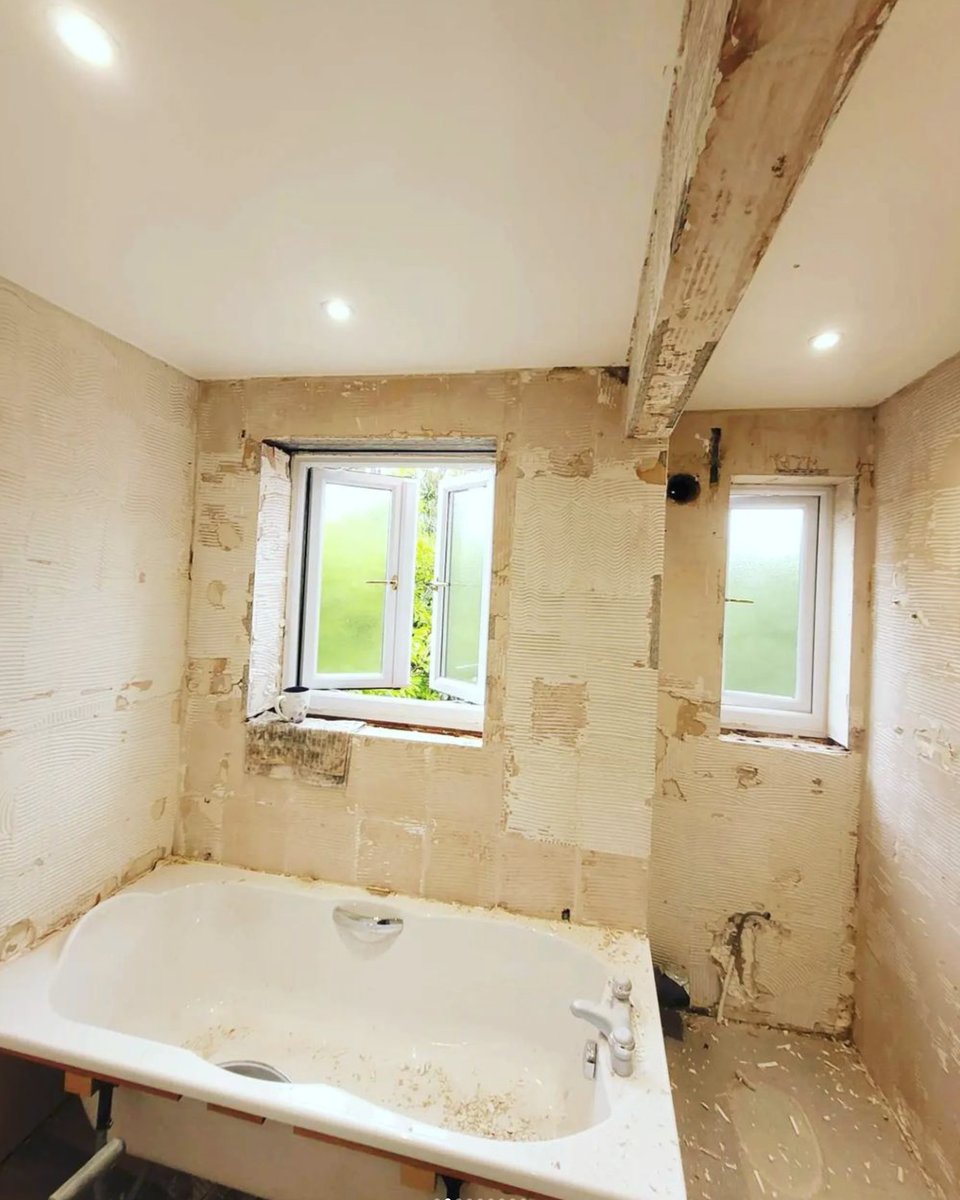 ❤BATHROOM TRANSFORMATION❤
Courtesy richsherrinjones via Instagram
What a fantastic transformation. 
Don't hesitate to call or pop in store if you'd like a free, no obligation flooring consultation.
devlincarpets.com
#Lichfield