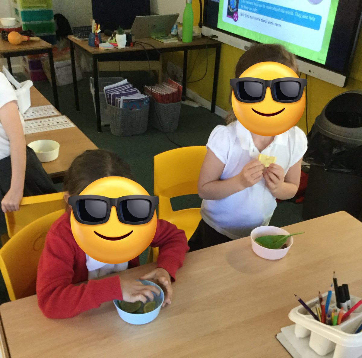 MD_Class1's tweet photo. In science we have been learning about our senses. We then explored the five senses using lemon, lime, chocolate and spinach. HS “The lemon makes a noise when you squeeze it!” @MD_headteacher #MDScience https://t.co/PE50lHyLxR