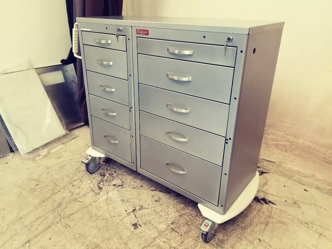 HarloffCO's tweet image. Interesting #CustomCarts going through our production line this week including a cart with 2 cabinets constructed together &amp;amp; one with its own custom latch lock bottom compartment!
#MedicalCarts #MedicalStorage #InnovativeStorage #CustomDesign #CustomManufacturing #AmericanMade