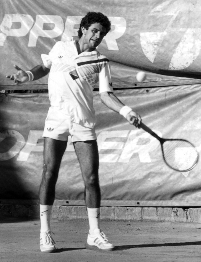 puppotenis's tweet photo. HOY cumple Marcelo #Ingaramo
Nº 6 argentino singles 1985
Integrante equipo @CopaDavis 1985
Final dobles caballeros ATP Bari 1987 (c/Azar)
67º singles ATP (febrero 1986)
134º dobles (agosto 1991)
Finalista Abierto República 1983
Campeón doble caballeros Río de la Plata 1985... https://t.co/8grti3BHtT