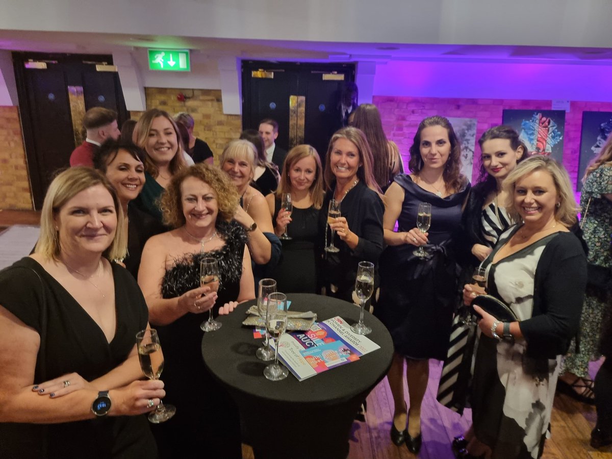 MeeshDyos's tweet photo. @ProgressSW ladies at #WDCA22 #DiversityandInclusion #ladiesnight https://t.co/HxADF9aW76