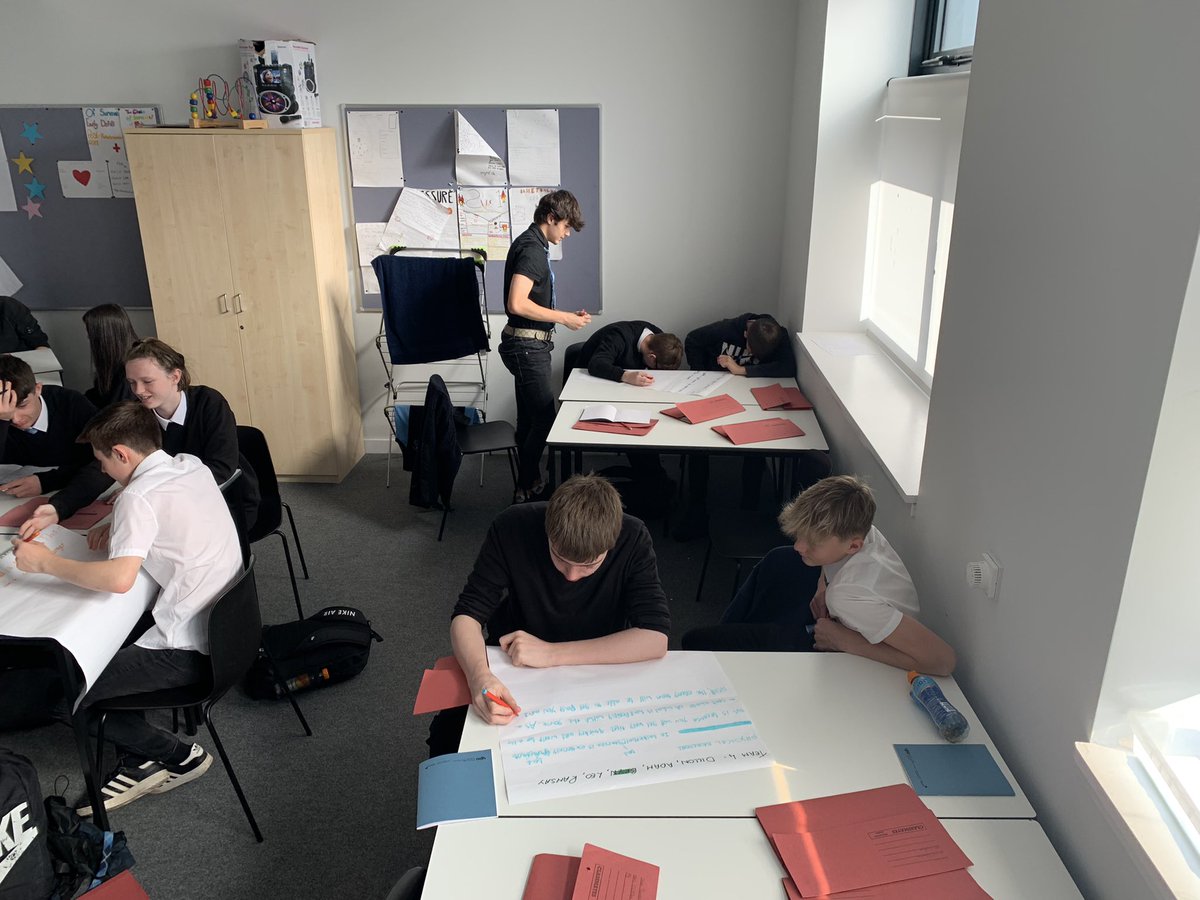 MrsDickson3's tweet photo. National 5 PE getting ready for their Section 1 portfolio assessment. #factorcontextimpact https://t.co/3VNzG1pRpS
