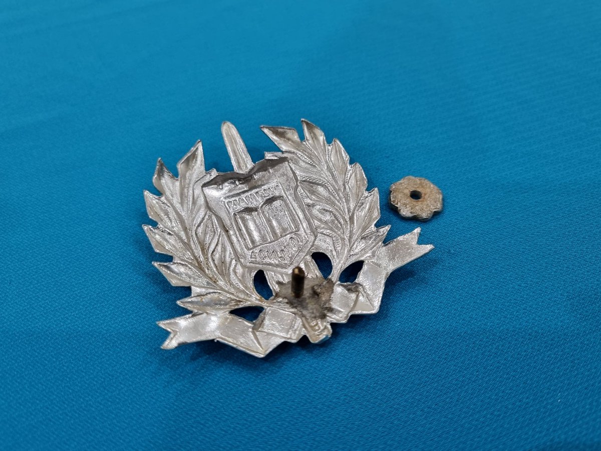 comradecuong's tweet photo. Just received this Republic of Vietnam National Police cap badge this Thursday Early Noon October 13 of 2022 (In 🇻🇳 time zone) today 😃
*
#Vietnam
#帽章 #모표 #帽徽
#Sapkarózsa #Sapkajelvény
#CapBadge #Кокарда
#Čepicový #Kokarde
#CapInsignia #Cockade
#Insignă #Insignes
#CapBadges https://t.co/G3O0aprzWv