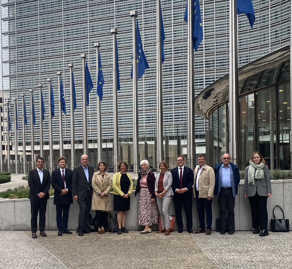 Die #Energiekrise und die Herausforderungen mit dem #EUGreenDeal für #Kommunen und ihrer #Stadtwerke in @thelaend waren unter anderem Themen des Austausches zwischen Mitgliedern des Europa-Pools von <a href="/StaedtetagBW/">Städtetag BW</a> und Stefanie Hiesinger aus der <a href="/EU_Commission/">European Commission</a>. Wir bleiben dran!