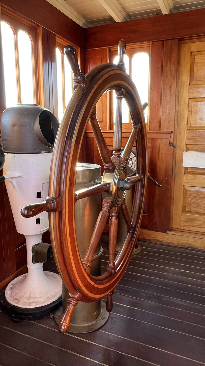 lens_sunflower's tweet photo. Ship wheels are so pretty #shipwheel #wheels #photo #photograghy https://t.co/JBoRzCd6dW