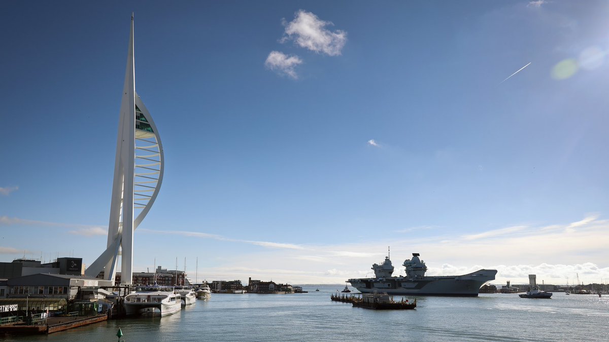 HMNBPortsmouth's tweet photo. A warm welcome back to @HMSQNLZ and her crew who have been over in the US representing the UK amongst our NATO allies. 🇬🇧🇺🇸 Time for some well deserved rest before their next exercise #CSG22 🧭 https://t.co/1wRwzG4jEm