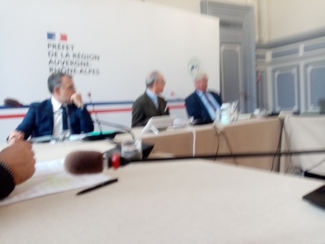EleveursOvins's tweet photo. [#loup] La FNO avec le CAF loup [@FNSEA  @JeunesAgri  @ChambagriFrance] a rencontré le préfet Coordinateur pour un point d'actualité sur la prédation en hausse 📈de 20% pour 2022 👎et pour affirmer une régulation nécessaire ! #objectifzeroattaque https://t.co/ZXoMeL1YAz