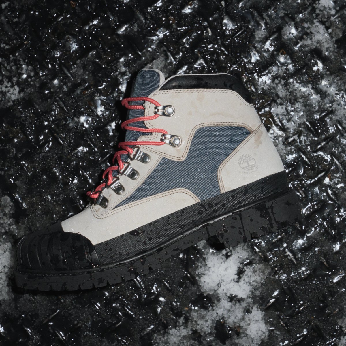 Timberland (@timberland) on Twitter photo An icon reborn for the hardcore hikers. 
Come hill or high-water this collection delivers weather-ready comfort so you can conquer any trail with confidence. Constructed with Timberdry™  waterproof linings so you're covered from the sole up.
spr.ly/6015MiJcP An icon reborn for the hardcore hikers. 
Come hill or high-water this collection delivers weather-ready comfort so you can conquer any trail with confidence. Constructed with Timberdry™  waterproof linings so you're covered from the sole up.
spr.ly/6015MiJcP