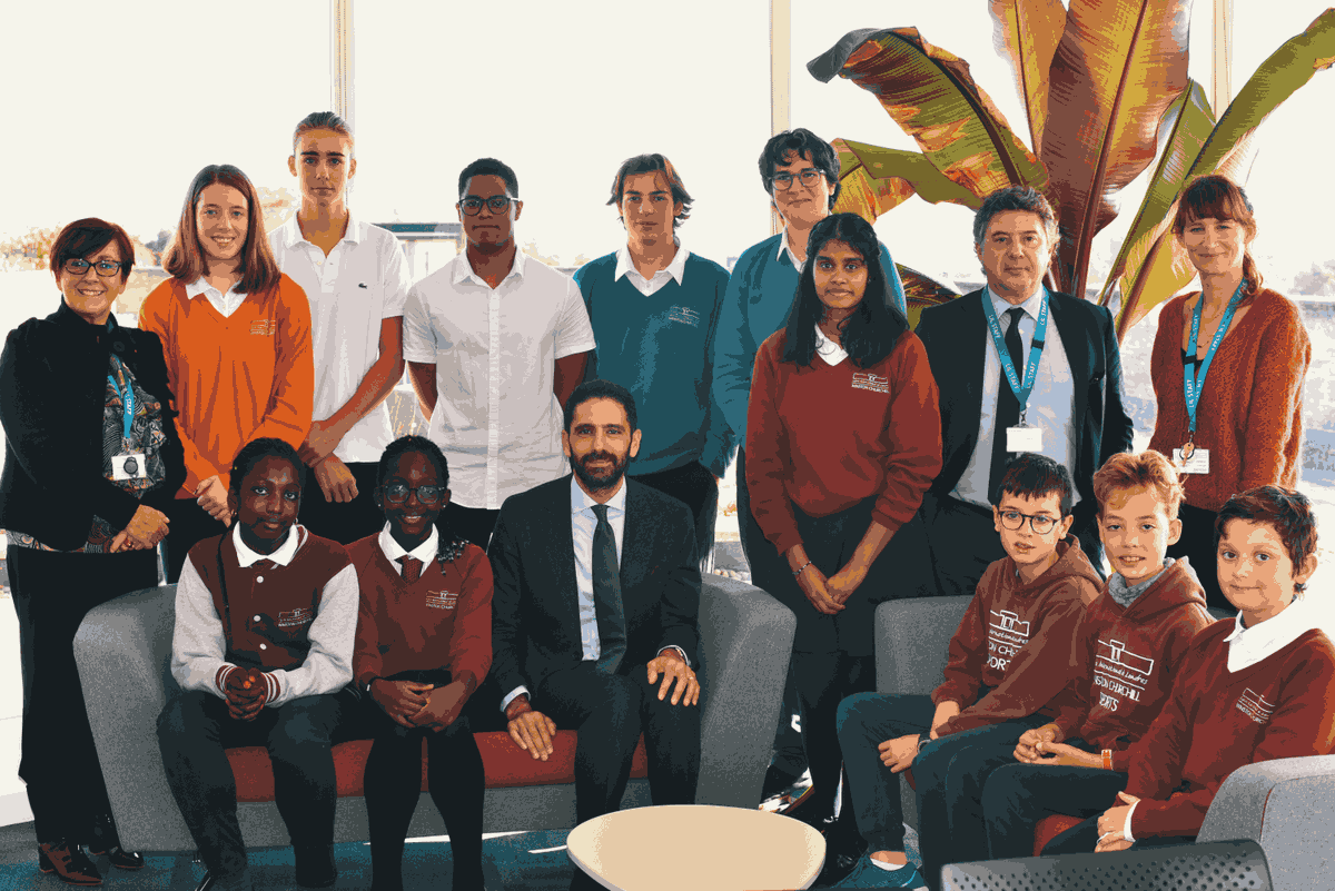 LyceeChurchill's tweet photo. Un grand merci au nouveau Consul général de France @samermelki du @ConsulFranceUK. Nous avons été honorés de votre visite. Merci d’avoir pris le temps d’échanger avec nos professeurs et élèves. https://t.co/MYwxSQk6mv
