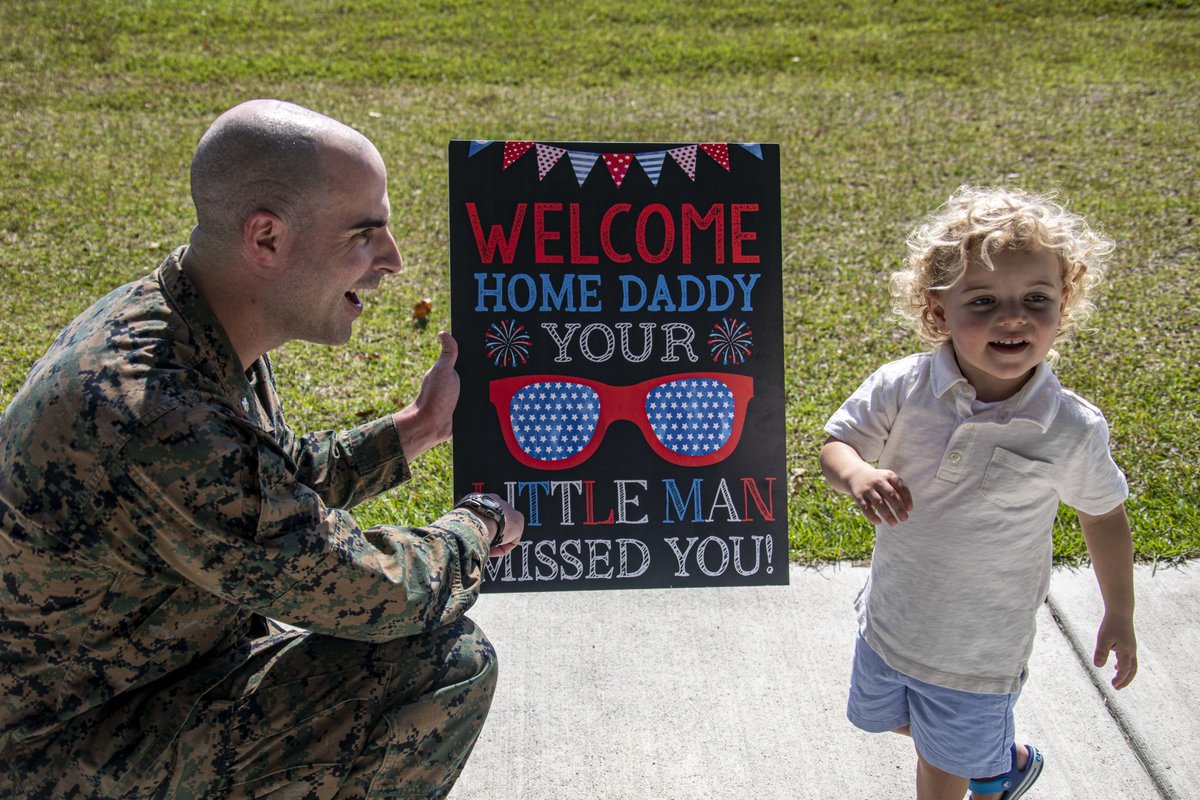 USMC's tweet photo. #Marines with the @22nd_MEU reunite with family on @camp_lejeune, Oct. 11.
Marines and @USNavy Sailors assigned to the #22ndMEU returned home after completing a seven-month deployment with the Kearsarge Amphibious Ready Group in the U.S. Naval Sixth Fleet.
#USMCValues https://t.co/uqpxHEc7Mt