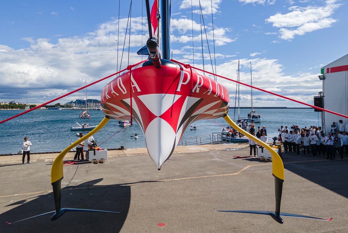 lunarossa's tweet photo. «I christen you Luna Rossa». Luna Rossa Prototype touches the water. The challenge to the 37th America’s Cup starts today.
#LunaRossaPradaPirelli #LRPrototype https://t.co/3Ldhsq0eeK