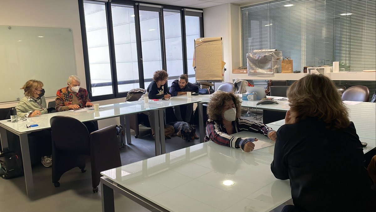 Quinze_Vingts's tweet photo. 🤓La 1ere promotion de patients partenaires dans les pathologies visuelles a été accueillie auj par @touretteturgis @nicolaspeju &amp; Emmanuel Gutman
➡️Obj : former des #patientsexperts &amp; améliorer les parcours de soins autour du #glaucome #DMLA #maladiesrares #UniversitédesPatients https://t.co/GzXZWx0mlQ