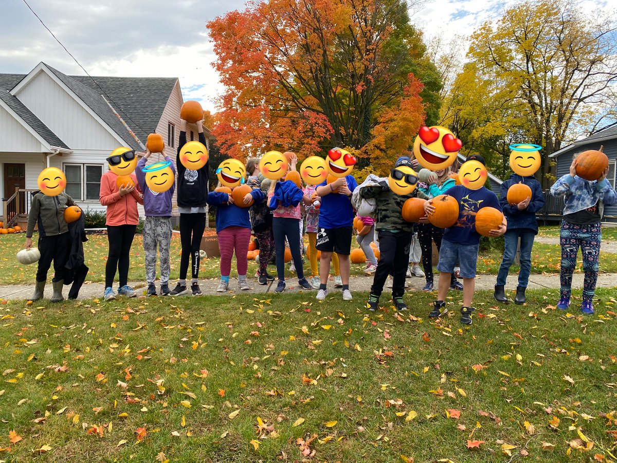 Doing good brings good! Our pumpkin farmer neighbour gifted all my Wenjack Walkers a free pumpkin today!! Our backpacks, and hearts are full. <a href="/OaklandScotland/">Oakland-Scotland School</a> #walkforWenjack #pumpkin