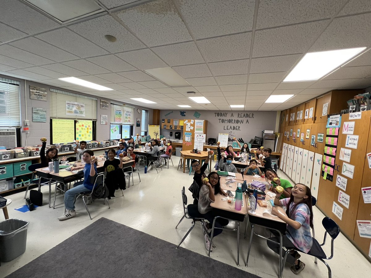 Healthy and safety week continues with healthy snack Thursday.  Thank you to our amazing PTA for the delicious apples!  <a href="/SearingtownK5/">Searingtown School</a> #PTArocks #healthysnacks #howdoyoulikethoseapples