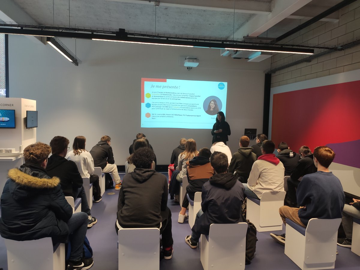 Inria_Lille's tweet photo. Aujourd'hui, des élèves de collèges et lycées ont pu découvrir des métiers de l' #innovation et de la #recherche en numérique chez @Inria grâce à 6 témoignages 🗣️ #OptionInnovation 🚀
De beaux échanges autour de leurs parcours variés et de leurs métiers 👩💻🧑💻 https://t.co/DqK4eWz8zh