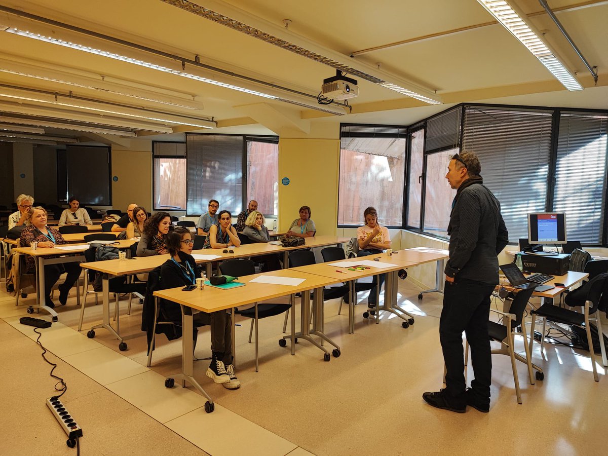 Unite_tech_univ's tweet image. @LinkedScience today at @la_UPC for the 'Academy Repairing the Present' 
@STARTSEU during his co-creation workshop on #ArtificialIntelligence .