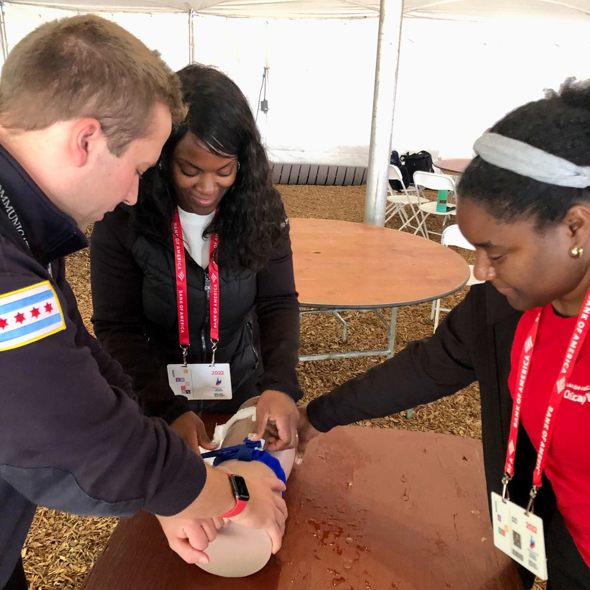 NM_DMCEPI's tweet photo. Leading up to the marathon last week, the @ChiMarathon and DMCEPI partnered with @ChicagoOEMC to provide life-saving Stop the Bleed and Hands-Only CPR training to @monterreysecur and marathon staff. #SafeChicago #stopthebleed #handsonlycpr https://t.co/OJY05GtKX5
