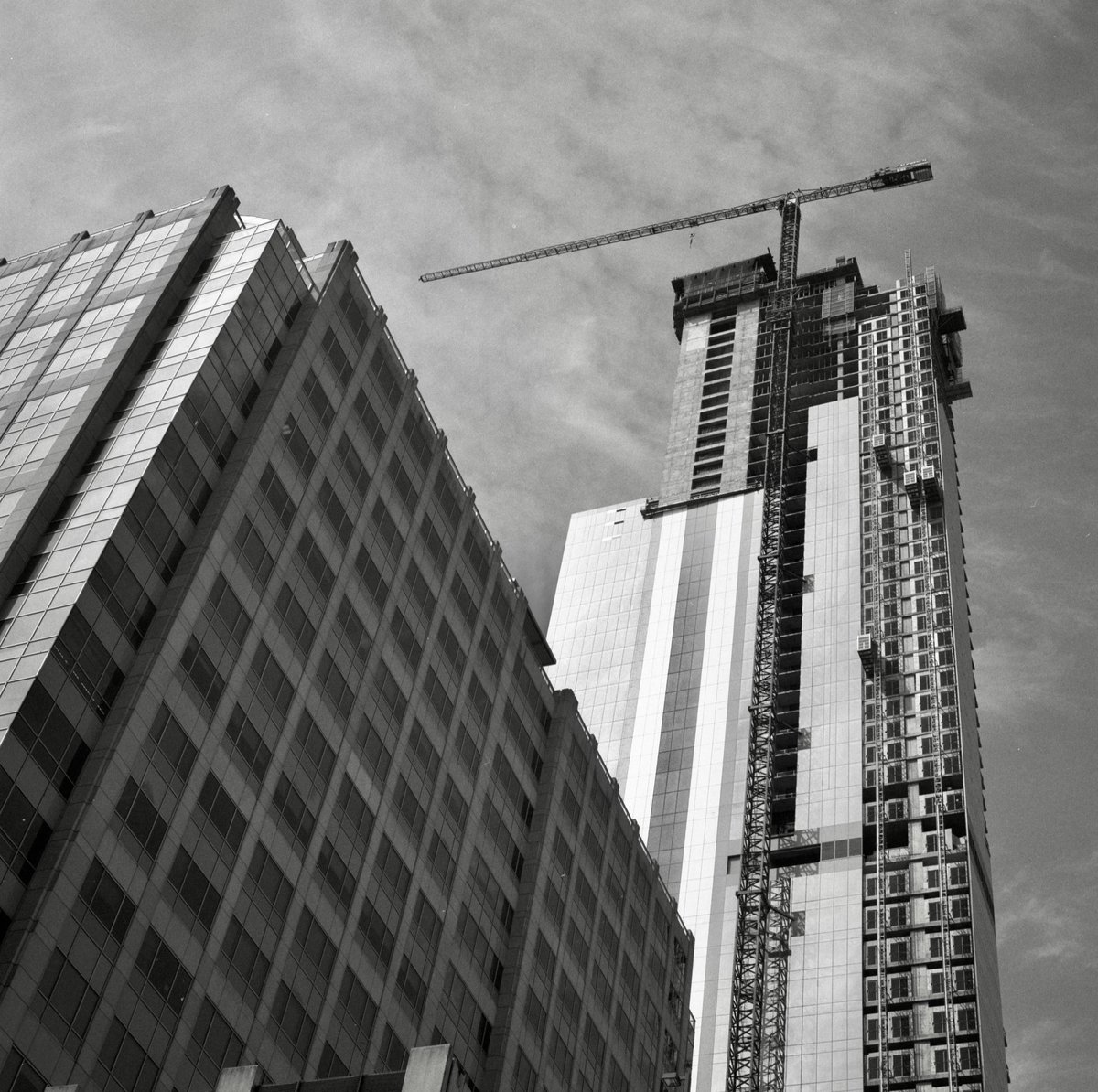 Sixth & Guadalupe Construction • Austin, Texas, USA

Hasselblad 500C • Kodak Tri-X 400 • 2022

#TriX #ATX #film #camera #120film #BWfilm #photography #Austin #Texas #Hasselblad #500C #Sixth #Guadalupe #art #Monochrome #Outdoors #OfficeBuildingExterior #Sky #Skyscraper